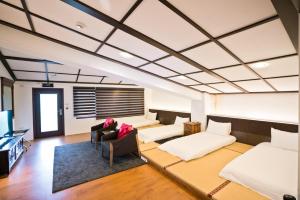 Phòng Bốn Người Có Phòng Tắm Riêng (Quadruple Room with Private Bathroom)