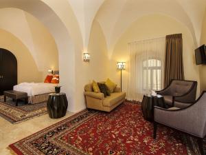 Deluxe One-Bedroom Suite with Spa Bath room in The Sephardic House Hotel in The Jewish Quarter