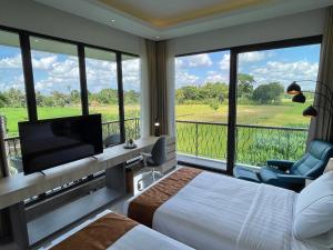 One Bedroom with Rice Field and Pool View