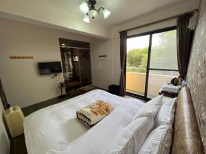 Phòng Giường Đôi Nhìn Ra Núi (Double Room with Mountain View)