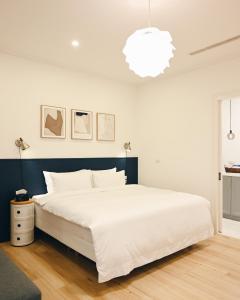 Phòng Deluxe Giường Đôi Có Vòi Sen (Deluxe Double Room with Shower)