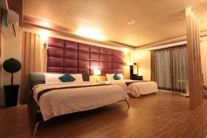 Phòng 4 Người Có Bồn Tắm (Quadruple Room with Bath)