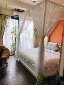 Phòng Có Giường Cỡ King Nhìn Ra Hồ Nước (King Room with Lake View)
