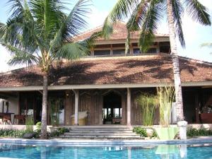 Batu Layar Three-Bedroom Villa with Ocean View