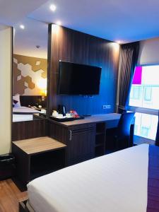 Phòng Deluxe Giường đôi (Deluxe Double Bed)