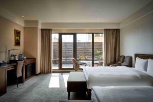 Phòng Loại Sang Bốn Người Có Sân Hiên – Gồm Chỗ Đỗ Xe (Deluxe Quadruple Room with Terrace - Parking Included)