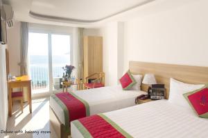 Phòng Deluxe giường đôi có ban công (Deluxe Double Room with Balcony)