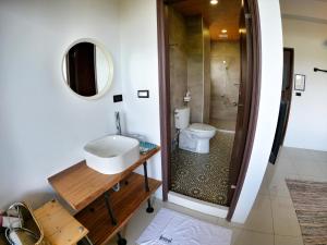 Phòng Giường Đôi Có Ban Công (Double Room with Balcony)