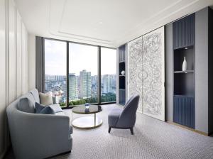 Prestige Family Suite With 1 King And 1 Sofa Beds Lake View