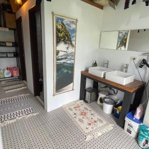 Giường Đơn Trong Phòng Ngủ Tập Thể 6 Giường (Single Bed in 6-Bed Dormitory Room)