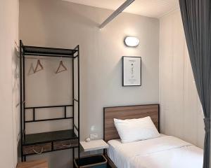 Phòng có 2 Giường đơn với Phòng tắm Vòi sen dùng Chung (Twin Room with Shared Shower)