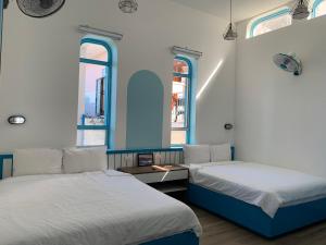 Phòng Tập Thể (Dormitory Room)