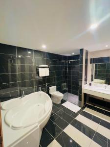 Large Double Room with Bathtub