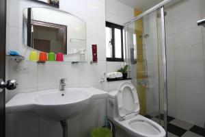 Phòng 4 người có ban công (Quadruple Room with Balcony)