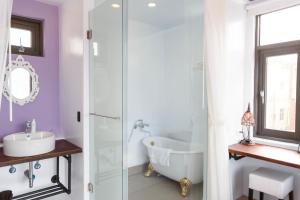 Phòng Tiêu chuẩn Giường Đôi Nhìn ra Biển (Standard Double Room with Sea View)