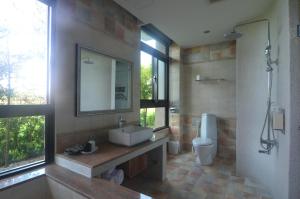 Phòng Deluxe Giường Đôi Có Bồn Tắm (Deluxe Double Room with Bath)