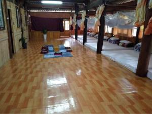 Giường Đơn trong Phòng ngủ tập thể (Single Bed in Dormitory Room)