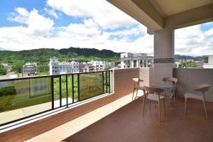 Phòng Gia đình nhìn ra Núi (Family Room with Mountain View)