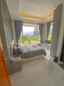 Studio Deluxe (Deluxe Studio)