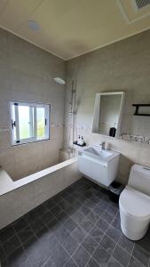 Phòng 4 người có ban công (Quadruple Room with Balcony)
