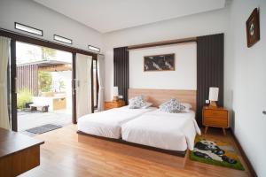 Biệt Thự Có Hồ Bơi Riêng (Villa with Private Pool)