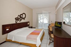 Deluxe Double Room with sea view and Shared Pool room in Hotel Marsol Beach Resort