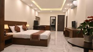 Studio Deluxe (Deluxe Studio)