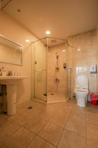 Phòng Bốn Người Có Phòng Tắm Riêng (Quadruple Room with Private Bathroom)
