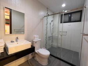 Nhà 3 Phòng Ngủ (Three-Bedroom House)