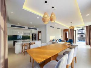 Biệt Thự Có Hồ Bơi Riêng (Villa with Private Pool)