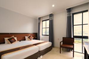 Phòng Hai Giường Đơn Loại Sang (Deluxe Twin Room)