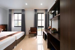 Phòng Hai Giường Đơn Loại Sang (Deluxe Twin Room)