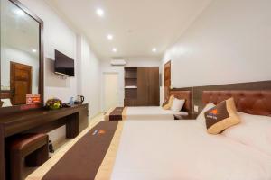 Phòng gia đình hướng thành phố (Family City View)