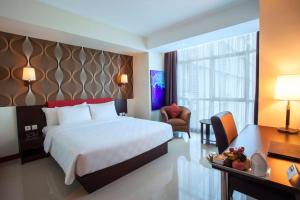 1 Queen Bed, Non-Smoking, Deluxe Room, City View, High Speed Internet Access, Hairdryer, Shower