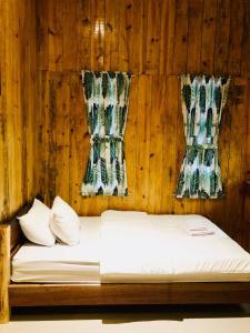 Phòng Tiêu Chuẩn Giường Đôi Lớn (Standard Queen Room)