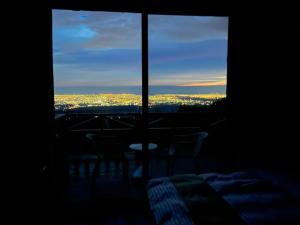 Phòng Giường Đôi Nhìn Ra Núi (Double Room with Mountain View)