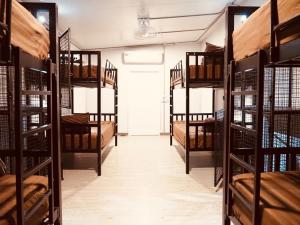 Giường Trong Phòng Nghỉ Tập Thể 8 Giường Cho Cả Nam Và Nữ (Bed in 8-Bed Mixed Dormitory Room)