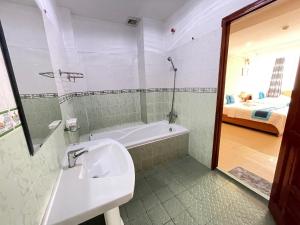 Phòng Gia Đình Có Bồn Tắm (Family Room with Bath)
