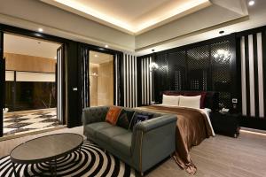 Deluxe Double Room (Check-in after 18:00)