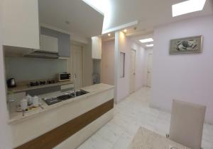 Căn Hộ Hai Phòng Ngủ (Two-Bedroom Apartment)