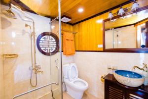 Phòng Đôi hoặc Hai Giường Đơn Loại Sang Hướng Biển (Deluxe Double or Twin Room with Seaview)