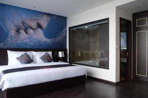 Phòng Deluxe Giường Đôi Có Ban Công (Deluxe Double Room with Balcony)