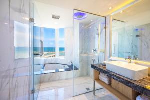 Phòng Gia Đình Hướng Biển (Sea View Family Room)