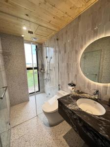 Phòng có giường cỡ King nhìn ra cảnh núi non (King Room with Mountain View)