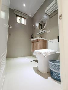 Phòng Giường Đôi Có Ban Công (Double Room with Balcony)