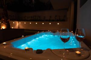 Suite with Private Garden and Jacuzzi room in LUX&EASY Athens Downtown Residences