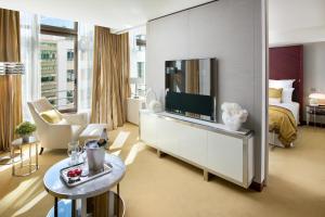 Deluxe Suite room in Mandarin Oriental Paris