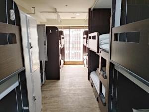 Giường Tầng Trong Phòng Ngủ Tập Thể Cho Nam (Bunk Bed in Male Dormitory Room )