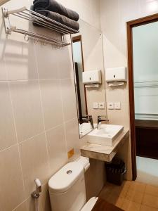 Phòng Giường Đôi Lớn (Queen Bed Room)