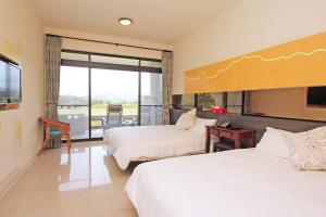 Phòng Gia đình nhìn ra Núi (Family Room with Mountain View)
